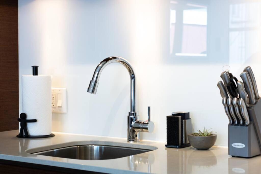 فكتوريا Clean 3Rd Floor Executive 1 Bedroom Apt In Old Town China Town المظهر الخارجي الصورة