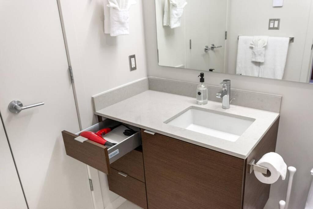 فكتوريا Clean 3Rd Floor Executive 1 Bedroom Apt In Old Town China Town المظهر الخارجي الصورة